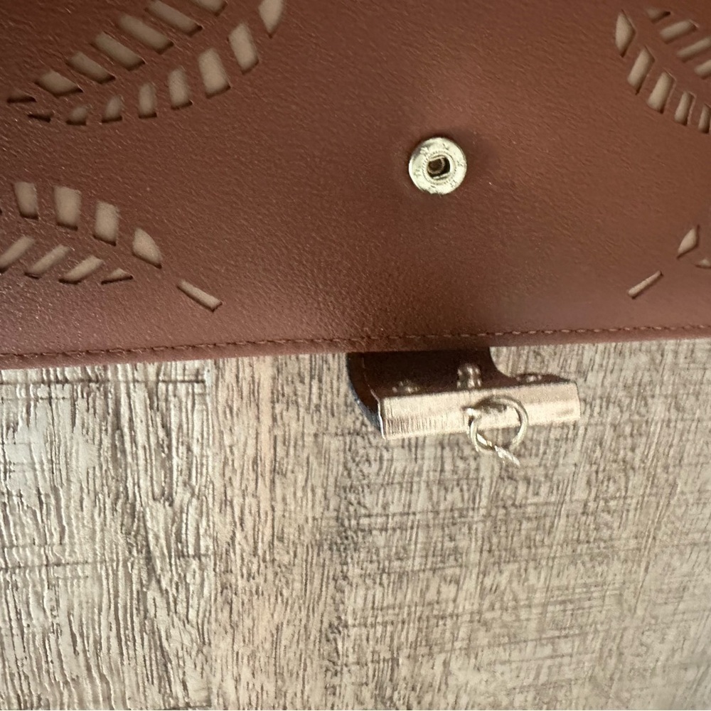 Vagabond Goods Brown Leaf Cutout Wallet | “Sea La Vie” Embossing - Picture 6 of 16